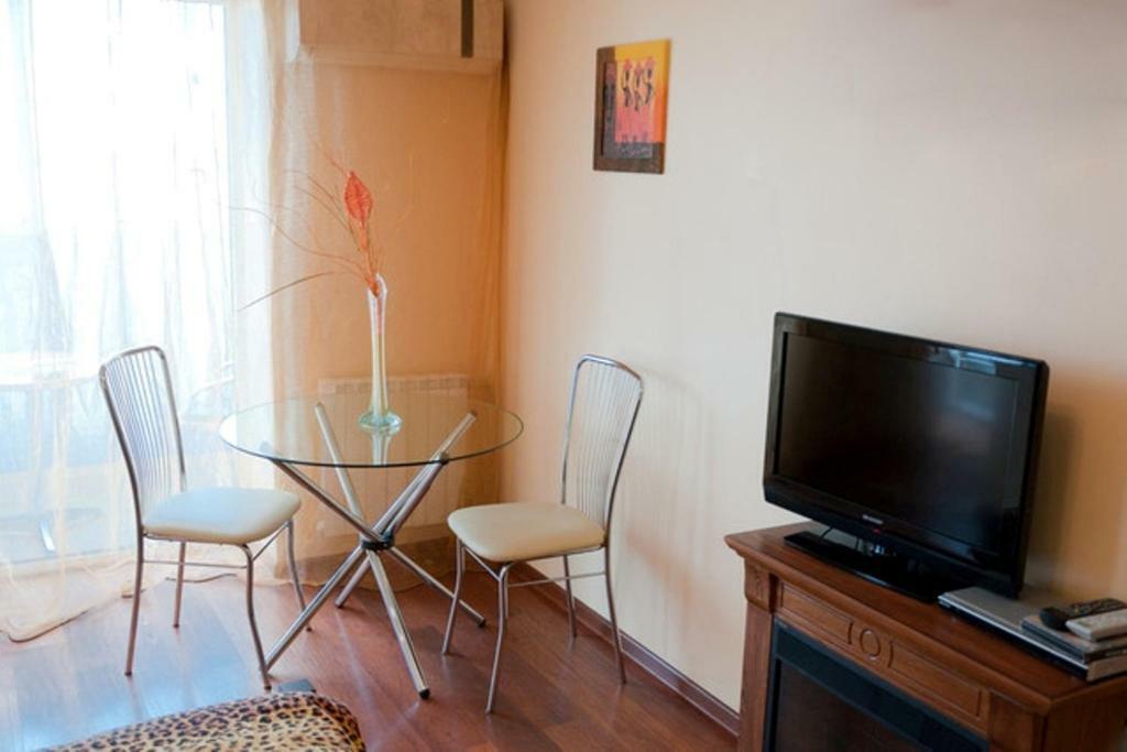Modern Apartment With Panoramic View Near Metro 23August Charkiv Esterno foto