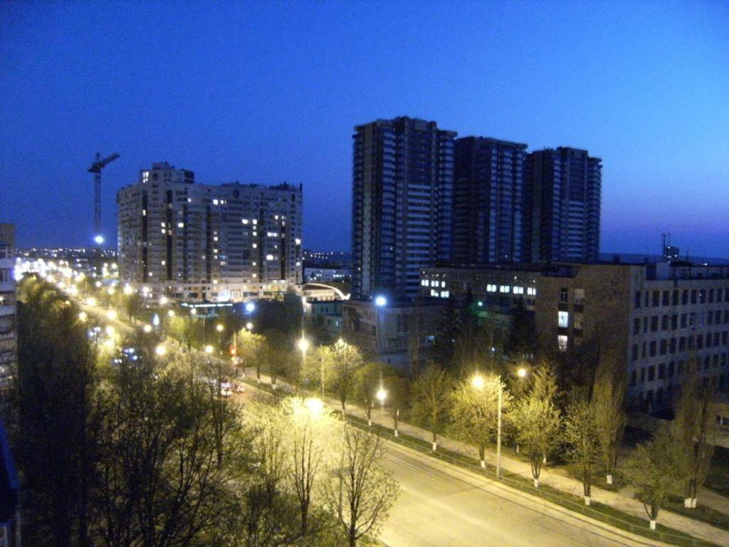 Modern Apartment With Panoramic View Near Metro 23August Charkiv Esterno foto